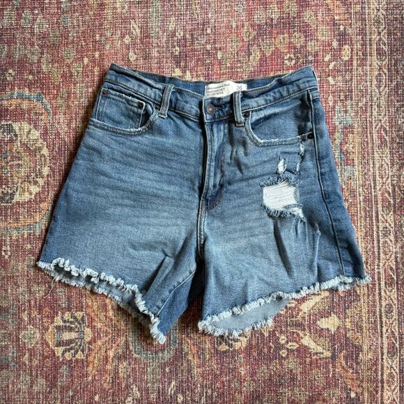 Women’s Abercrombie and Fitch Distressed Denim Dad Shorts High Rise 2/26 - Picture 1 of 10